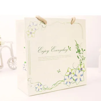  10pcs / партида 20 * 20 * 8 см зелено цвете хартия чанта сватба рожден ден бонбони подарък чанта пазарска чанта парти услуги и подаръци чанта