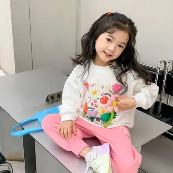 2023 Есен момичета облекло Нови корейски сладък карикатура цвете момиче дълъг ръкав кръг врата тениска за деца Детски дрехи върховете