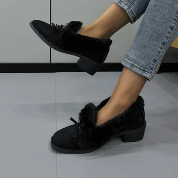 2023 Мода дамски обувки приплъзване на дамски ботуши Зимен квадрат Toe Solid Flock буци токчета кратко барел голям размер римски ботуши