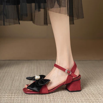 2023 Модни маншети Очарователна папийонка Твърдо качество Дамски обувки Очарователни твърди ежедневни PU изправени дамски сандали