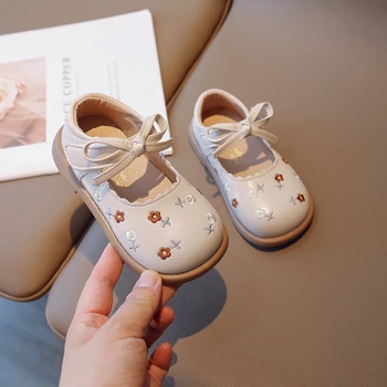 2023 Нова проста детска мода момичета ежедневни обувки капка корабоплаването прости нехлъзгащи лък цветя бродерия принцеса детски обувки PU