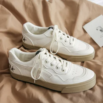 2024 Нова корейска версия Trendy PU кожа мъжки универсален съвет обувки ниско нарязани бели жени случайни обувки за ходене