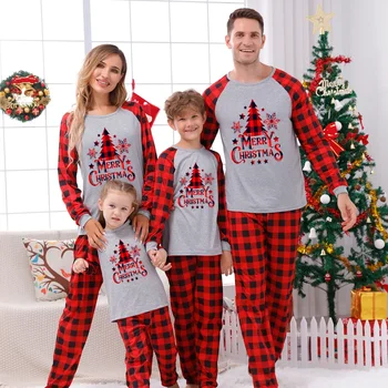 2бр комплект Коледа Коледа Семеен поглед Майка Баща Деца Съвпадение Тоалети Santa Tree печат спално облекло Коледен подарък Семейна пижама