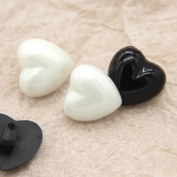 HENGC 13mm бяло сърце пластмасови перли жени бутони за DIY занаяти дрехи декорации риза сватба шевни аксесоари на едро