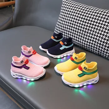 Zapatillas LED светлина детска светеща обувка нова сладка момиче спортна обувка карикатура момче ежедневни обувки дишаща детски обувки детски маратонки