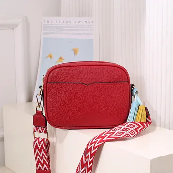Гореща продаваща универсална чанта за жени 2023 Нова проста дамска диагонална чанта с едно рамо кръст малка квадратна чанта
