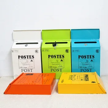 Заключваща се пощенска кутия Пасторален стил Желязна полихроматична кутия за съхранение на писма Кубоиден незаменим вестник Box Office