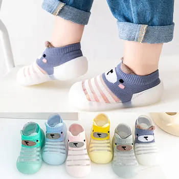 Малко дете дишаща мрежа Подовите чорапи Обувки без хлъзгане Prewalker обувки Бебета момчета момичета животински щампи карикатура чорапи обувки