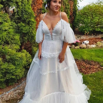 Секси A-Line сватбена рокля спагети каишка дълбоко v-образно деколте без гръб булчинска рокля дантела апликация тюл с влак роба De Mariée