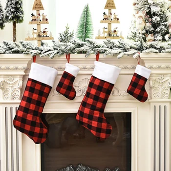червен черен кариран коледни чорапи биволско голямо коледно дърво висящи чорапи бонбони подаръчни торбички орнаменти за семеен празник декор